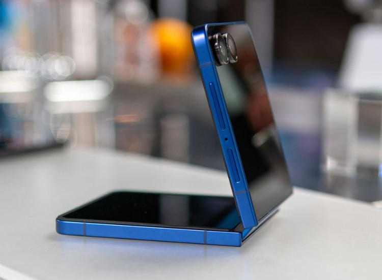 Samsung Flip Z8